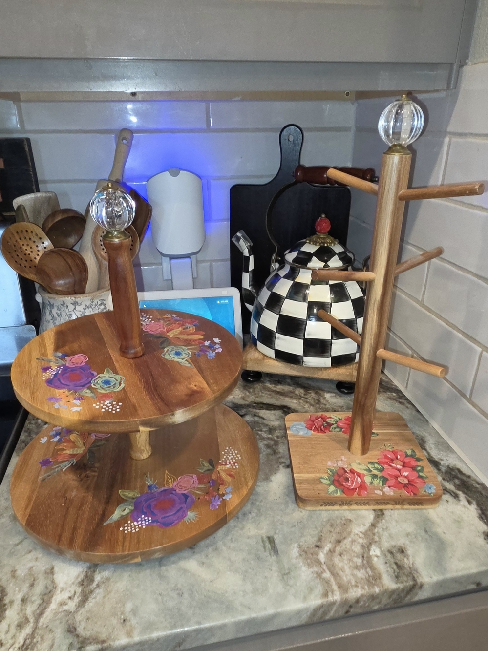 The Pioneer Woman RETIRED  Wood 2-Tiered Tray and Mug Tree in Celia